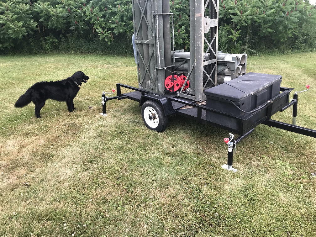 Gus-inspecting-the-antenna-20220713